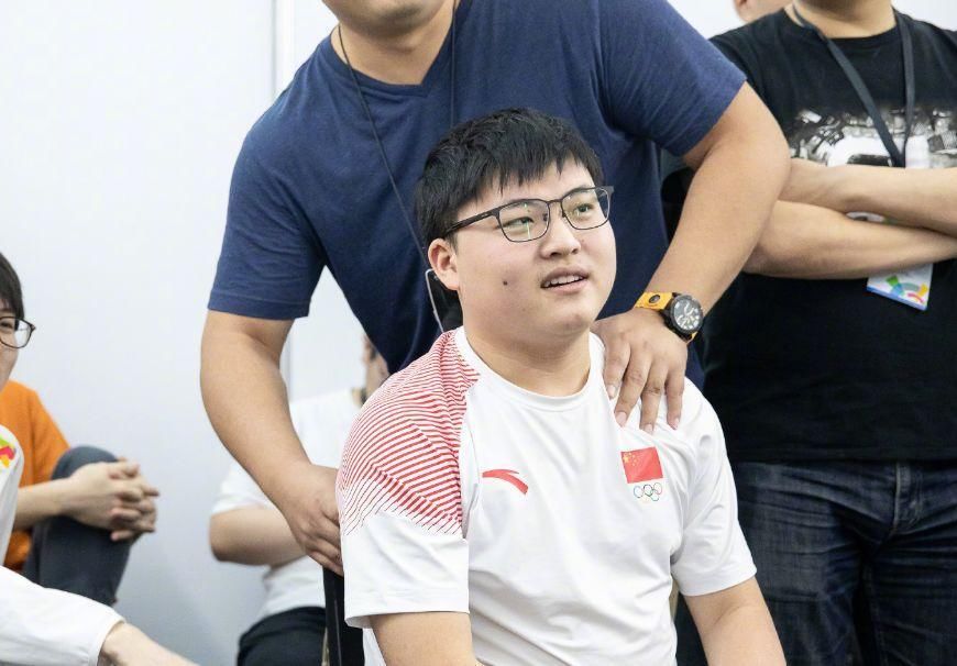 亚运会LOL中国代表队痛失银牌!Uzi赛前一段