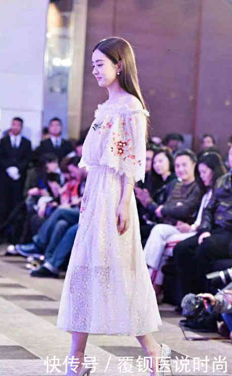 有一种鞋,叫赵丽颖的高跟鞋,不是谁都能驾驭的