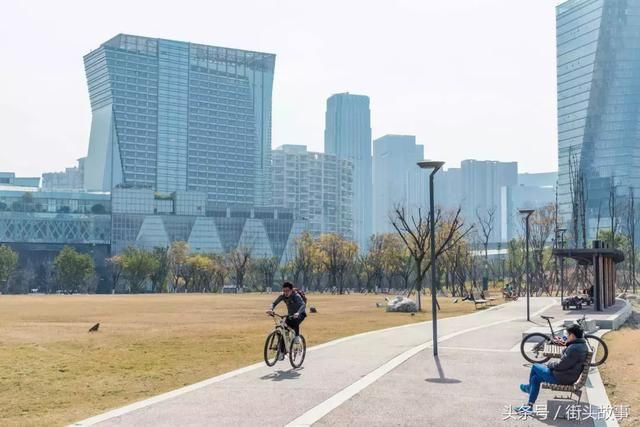 成都有个 纽约中央公园 ,赏花看湖,儿童乐园,还