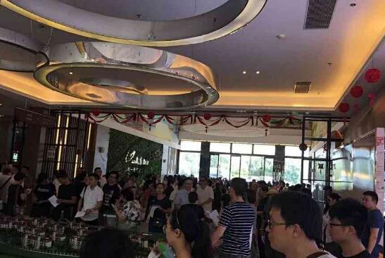 世界500强碧桂园疑似拖欠农民工工资,售楼部大