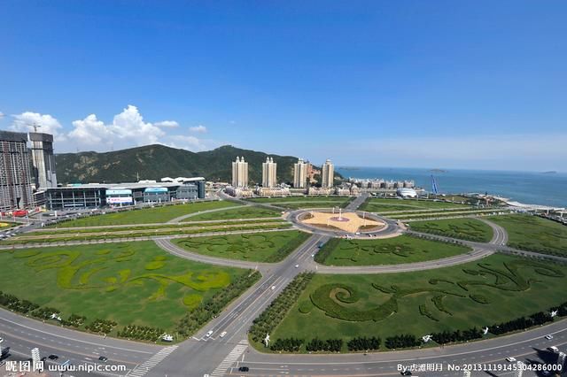 辽宁耗资120亿打造中国第一大城市广场,面积是