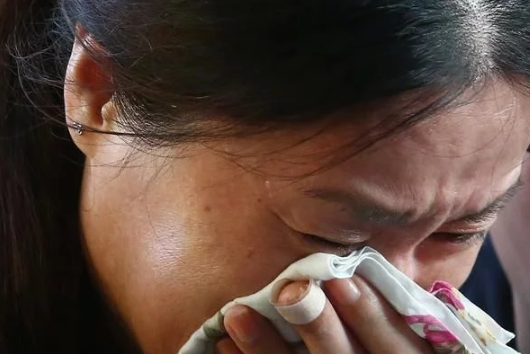 没想到结婚晚上婆婆和大嫂哭哭啼啼,白天就看她俩一副苦瓜脸,现在又是