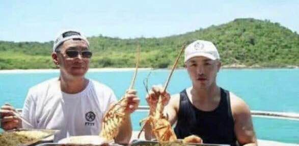 泰拳王播求百万出场费依旧骑摩托车种田,而我