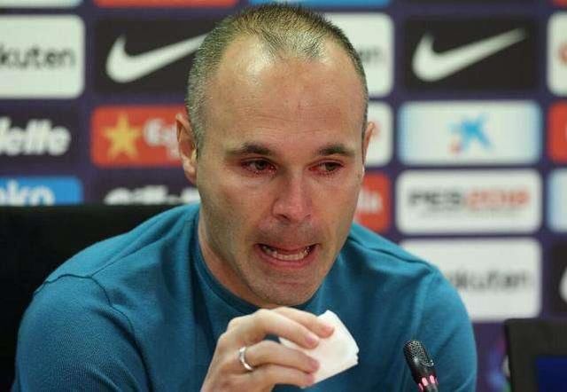 足坛众星告别伊涅斯塔:职业球员的榜样,齐祖的