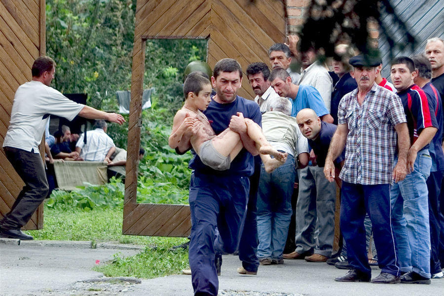 另据参与俄罗斯北奥塞梯共和国别斯兰市第一中学劫持人质事件的一名绑匪供认，这次劫持人质事件是车臣非法武装重要头目马斯哈多夫和巴萨耶夫下达的命令。
