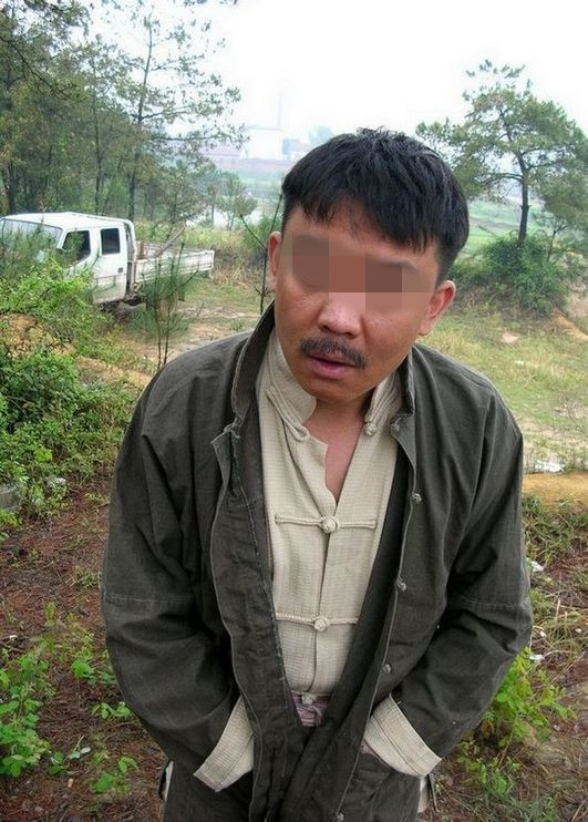 守了4年寡后我嫁给一个傻子,邻居们笑话我,2年后人都傻了眼