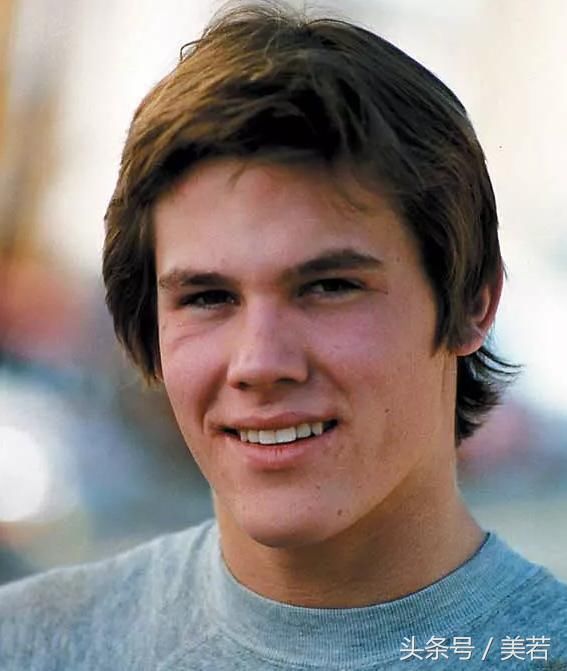 为什么《复仇者联盟3》的灭霸响指一打,美队为