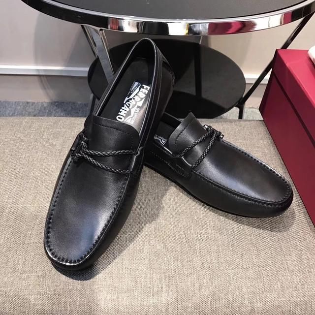 加拿大鹅羽绒服、羽绒裤,上身保暖有型,上身效