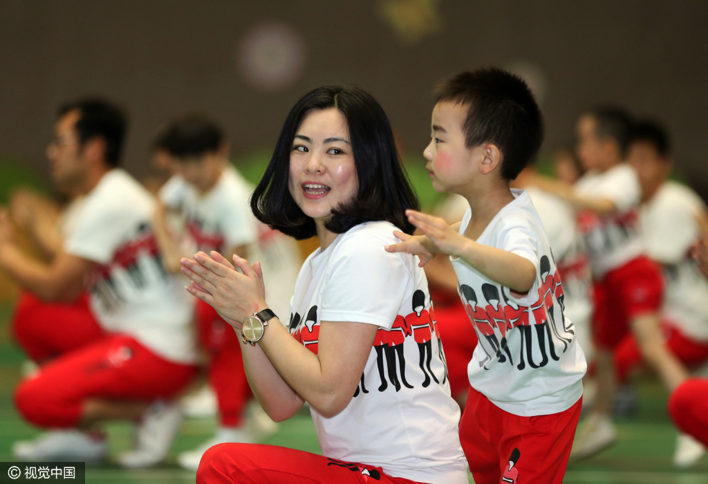 江苏南通:亲子操汇演迎"六一"