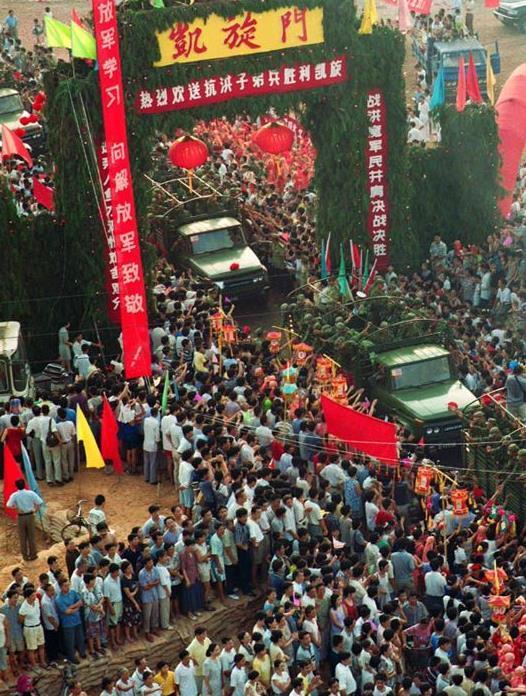 综上可见，解放军现在的技术手段与专业装备跟美英等国还有不小的差距，可以学习的方面还有很多，不过能在你危难之际迅速的赶到你身边的只有人民子弟兵，年轻的战士们尚显青涩稚嫩，却能给你一个坚实的臂膀让你依靠。