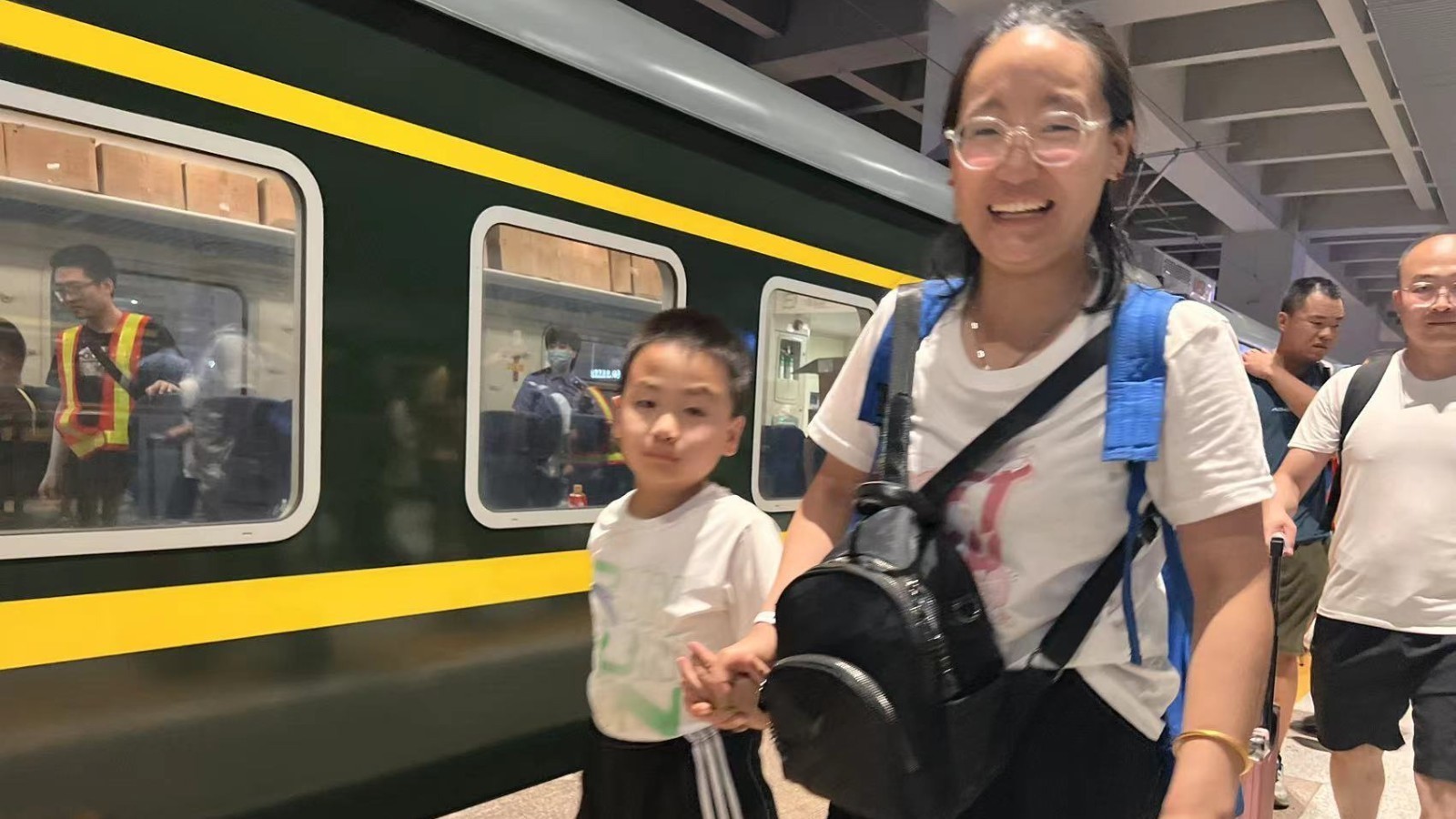 8月2日8时32分，328名因水害滞留丰沙线内的旅客已抵达北京丰台站