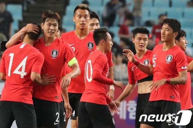 韩国2:0洪都拉斯,孙兴慜破僵局,金英权再任队长