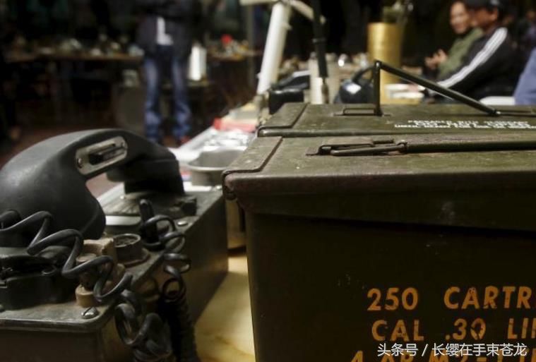 越南河内旧货市场出售越战时期美军装备