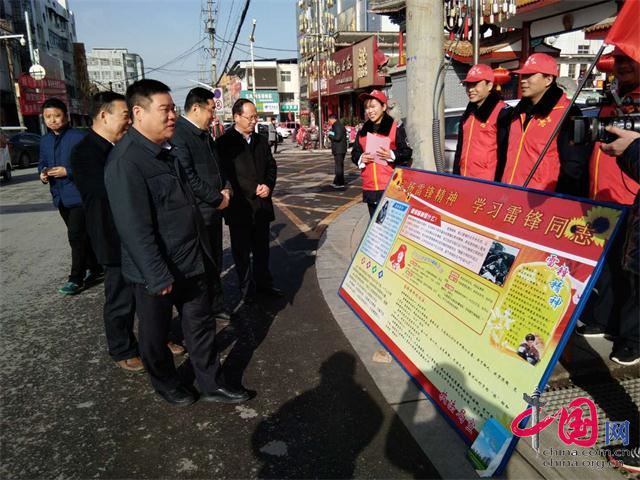 践行雷锋精神 尉氏县行政执法局学雷锋微善传