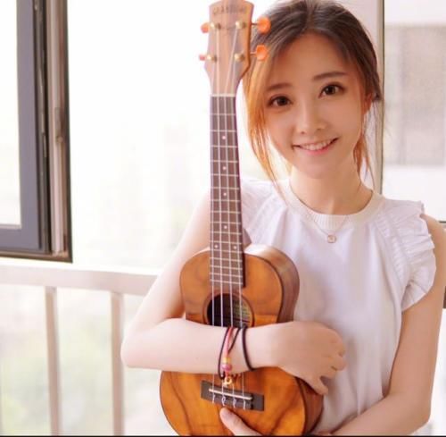 冯提莫搜歌发现自己真名,爆粗直呼没有一点隐