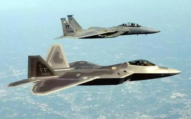 五代机雷达反射面积,苏57是0.4,F22是0.1,歼20