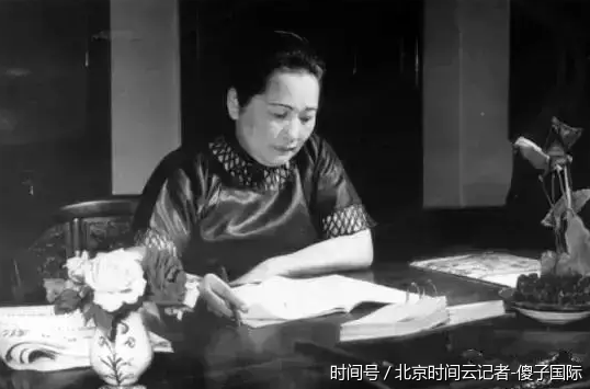 宋庆龄和香云纱旗袍的钟爱者 宋庆龄和香云纱旗袍的钟爱者