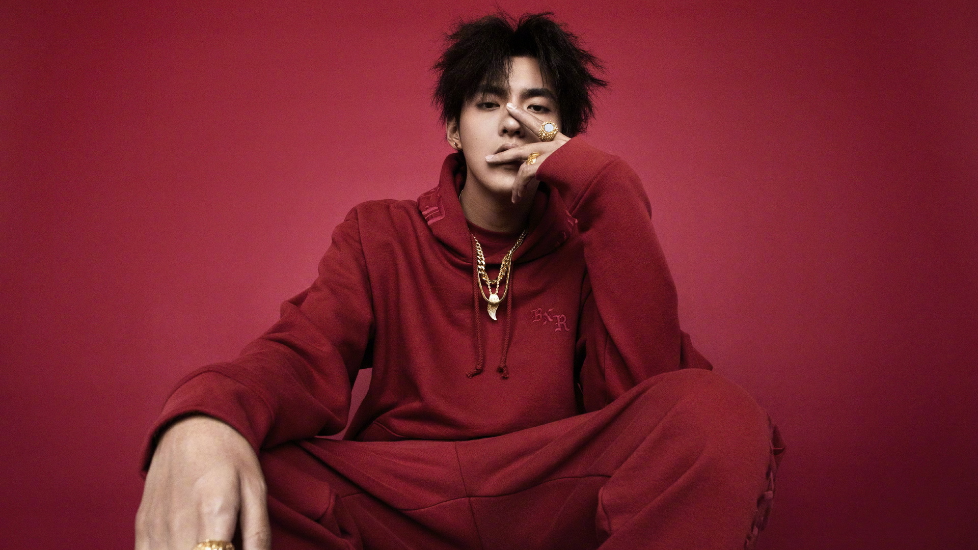 央媒点名批评吴亦凡蔡徐坤粉丝造假 心疼迪丽