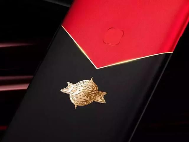 手机吃鸡不看技术,这件装备堪比外挂