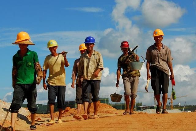 马云透露:2018年失业潮 下岗潮 倒闭潮 但脱贫