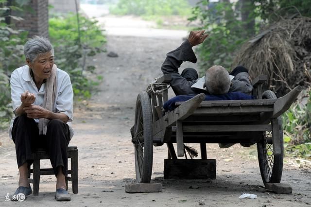 为什么农村老人生病了不愿意去医院看病?