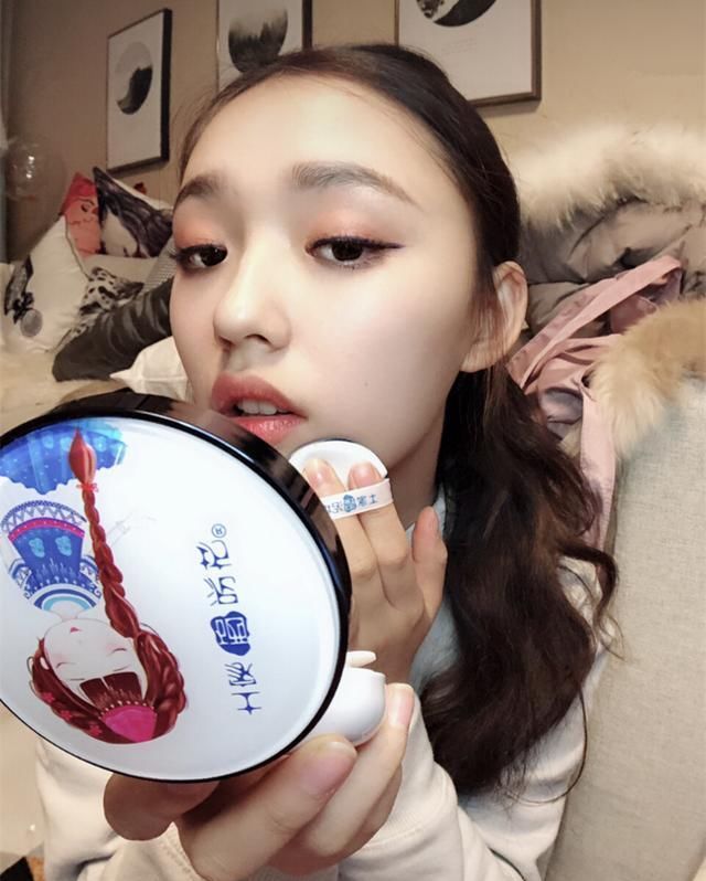 林允同款气垫火了,遮瑕效果堪比整容,网友:不愧