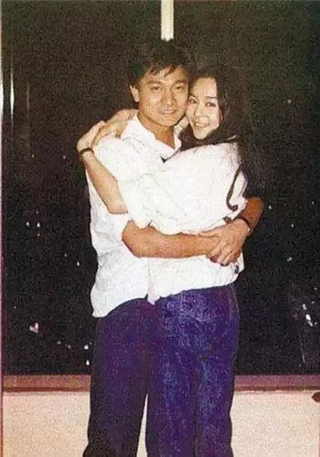 刘德华罕见带自己女儿逛商场,网友:原谅我看成