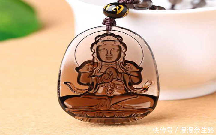 属虎带什么生肖吊坠好