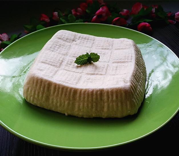 不用乱花钱买模具工具啥的,只要有豆浆机,菜蓝子一样可以自制豆腐