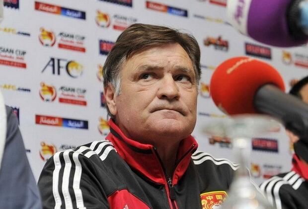 一方聘请大牌教练,除了法国名帅,这个伤害过中