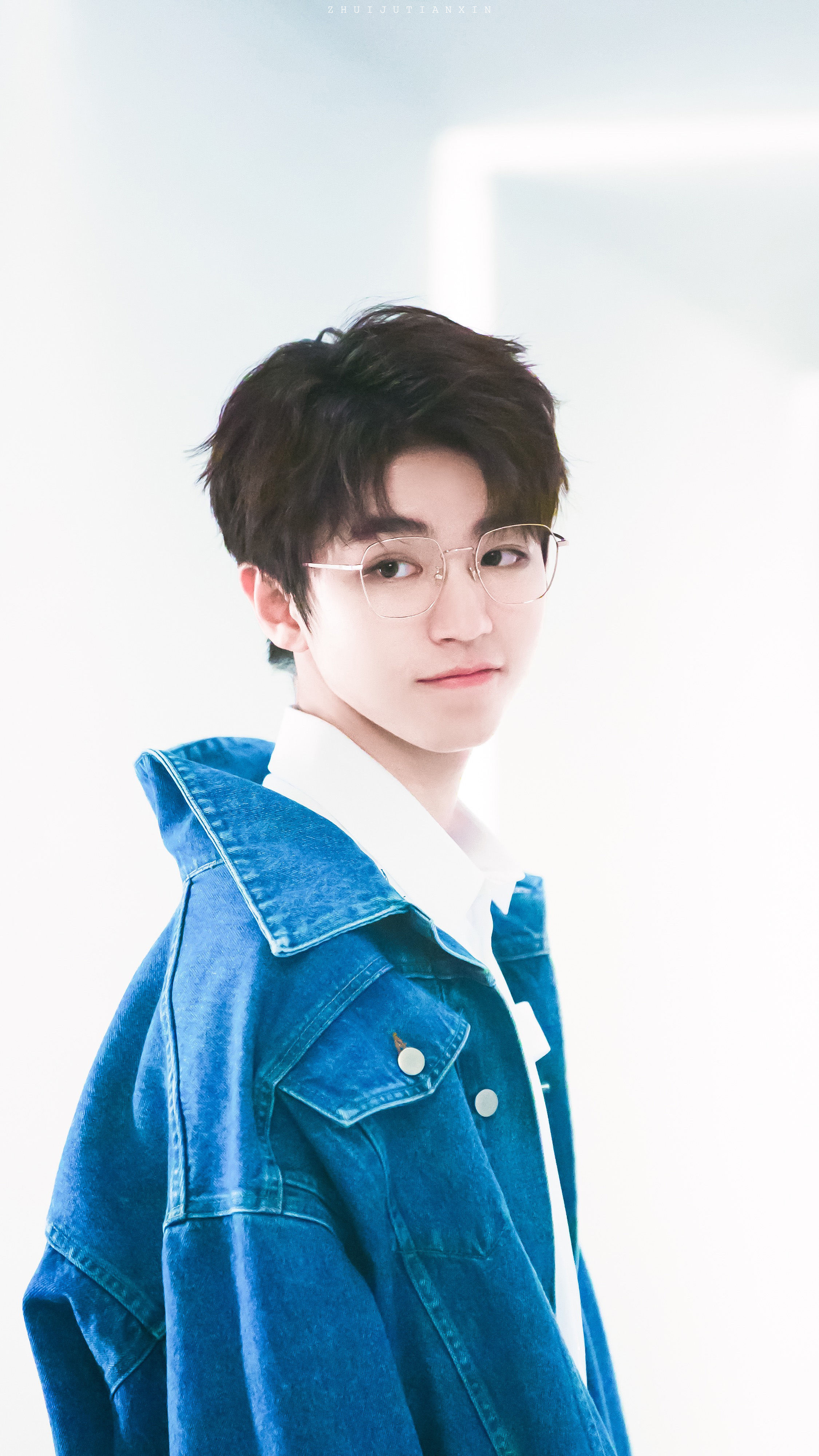 王俊凯代言暴龙眼镜,品牌第一个中国代言人,全