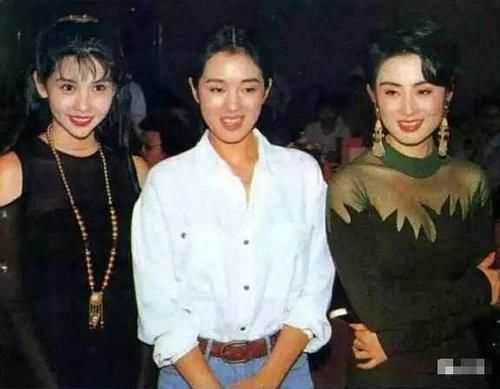 别老吹林青霞美了!她和巩俐同框脸大气质差,被