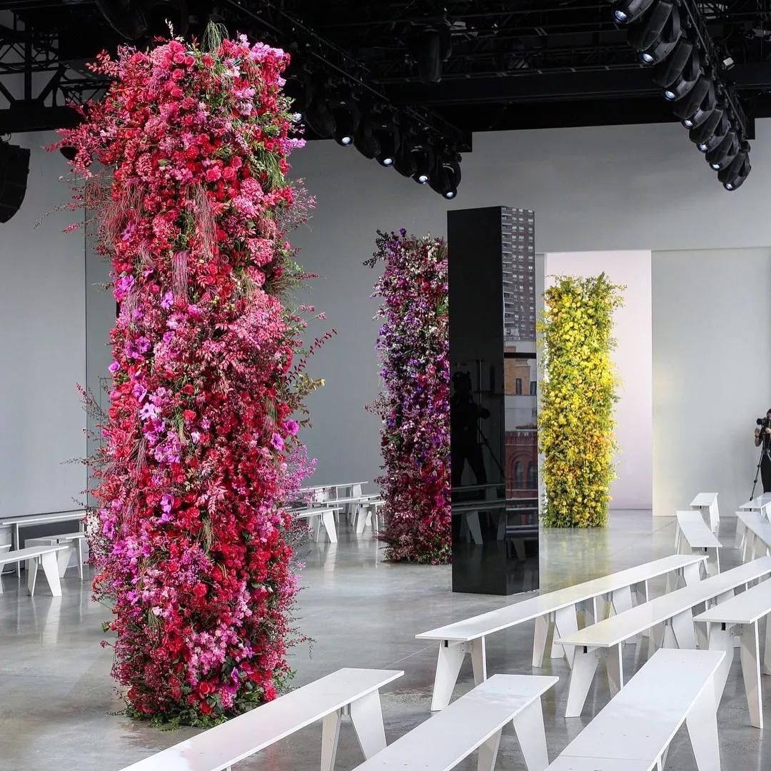 大牌服装秀辣眼睛?不如目光移步秀场花艺