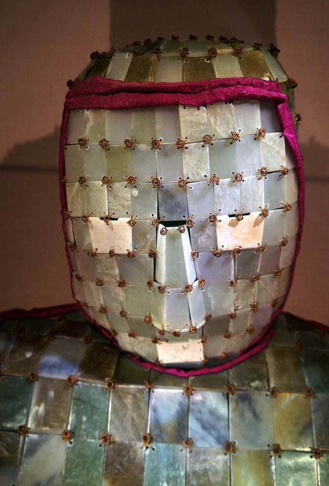 安徽展出东汉铜缕玉衣 玉片总数达2257片