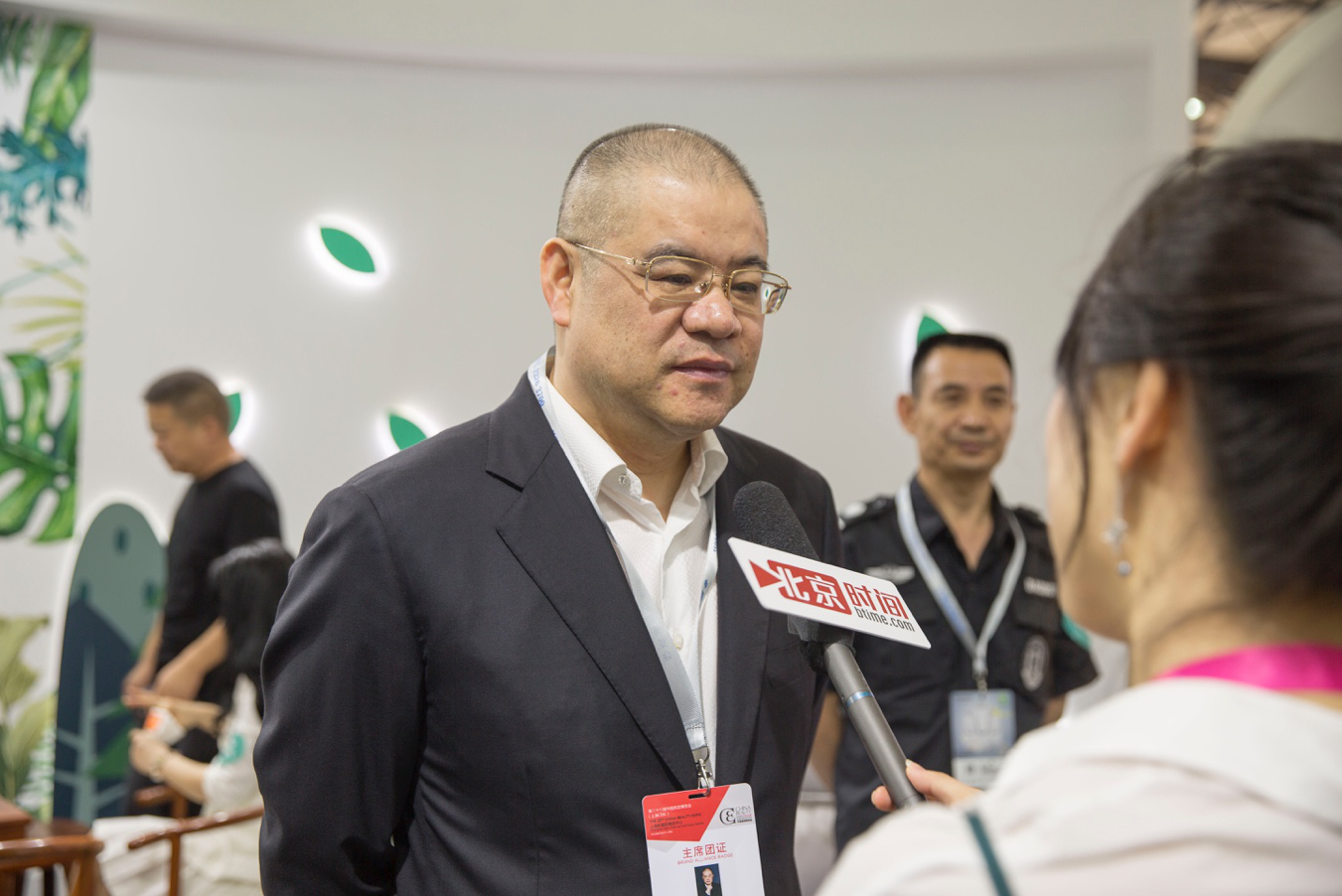 (付爱宝董事长夏宝平先生接受媒体采访)