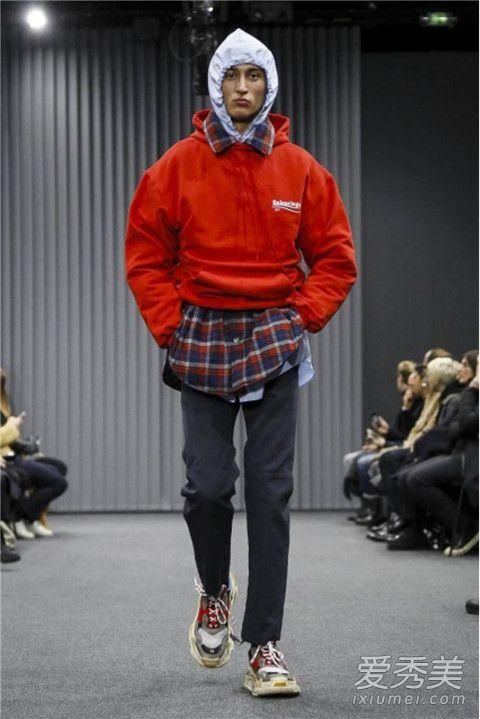 巴黎世家老爹鞋怎么搭配 照着明星这样穿绝不