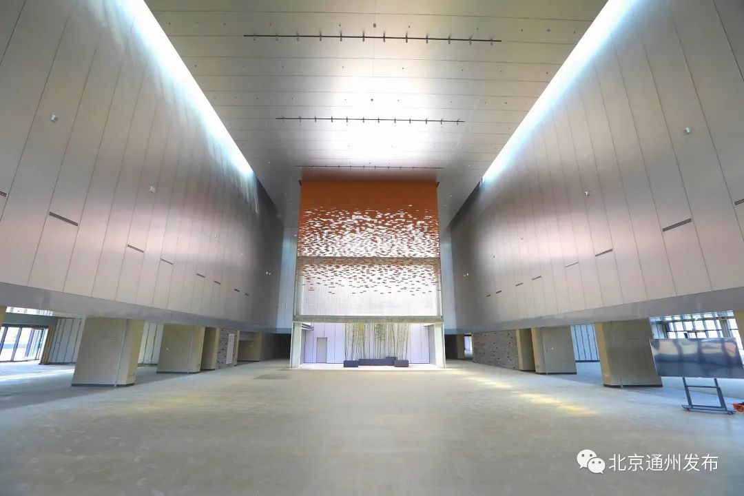 崭新亮相！副中心这个国际范儿新地标竣工啦！9月正式运营——_北京时间