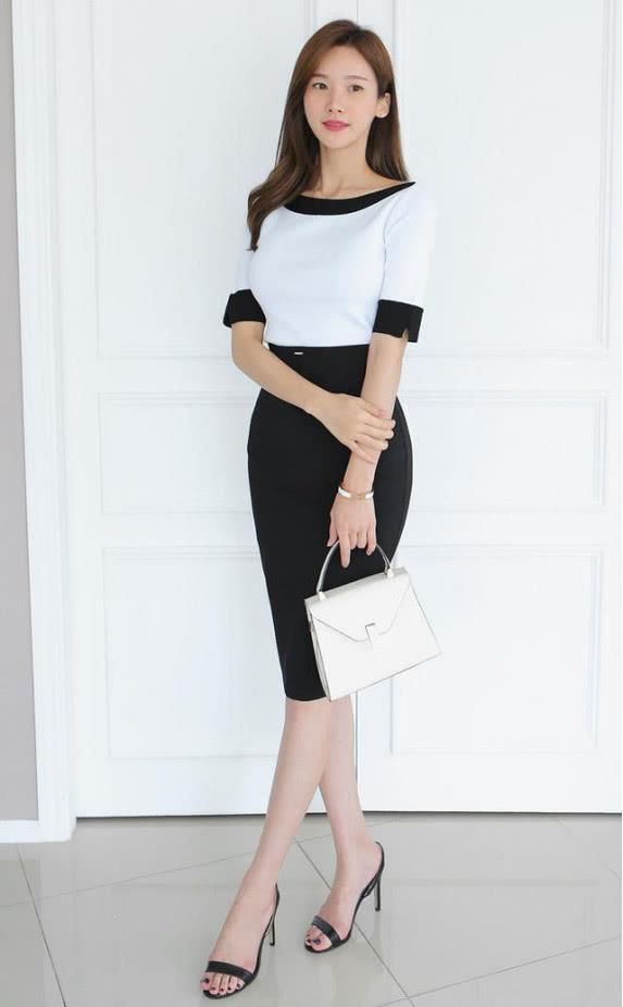 纤纤玉足在高跟鞋的衬托下,迷人白皙,这个夏天