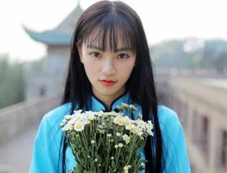 吴倩倩的照片和真人很相似,可黄灿灿的照片和