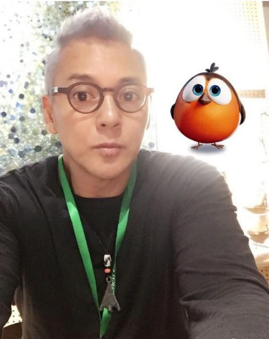 56岁莫少聪近照,当年能跟刘德华齐名,如今妻离子散走穴为生!