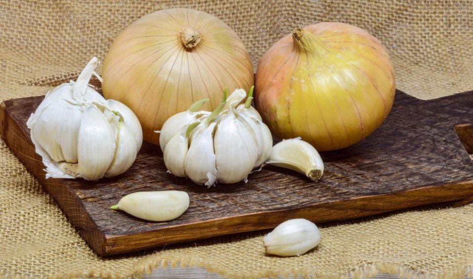 春天喝一碗蒸大蒜水,感冒咳嗽再也不用吃药~
