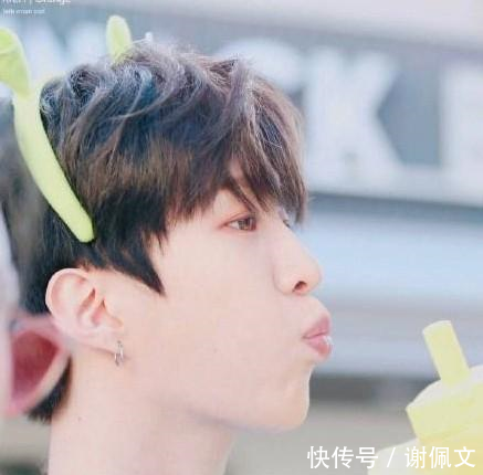 NPC成员招牌动作朱正廷露腹肌,陈立农的笑,蔡