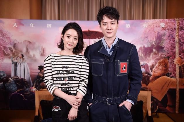 冯绍峰赵丽颖牵手逛街被拍 如此高调的两人终于要公开恋情了?