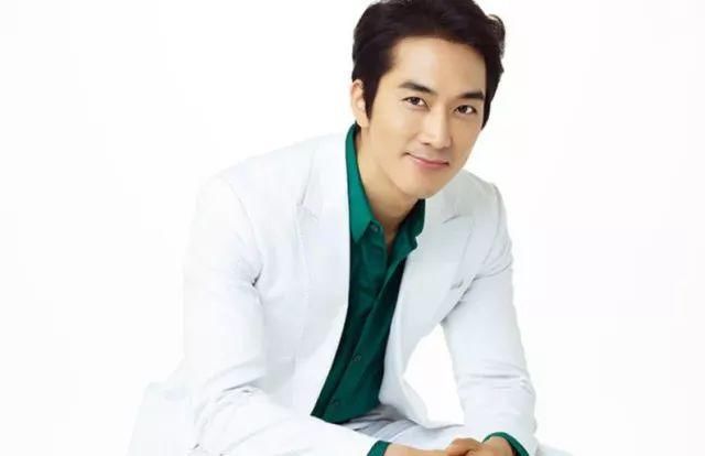 胡歌刘亦菲疑似公布恋情,10年终成正果,网友:大