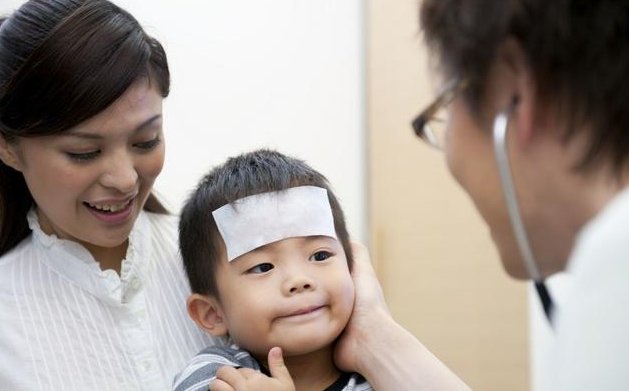 冬天小孩发烧,怎样物理降温才科学?儿科医生站
