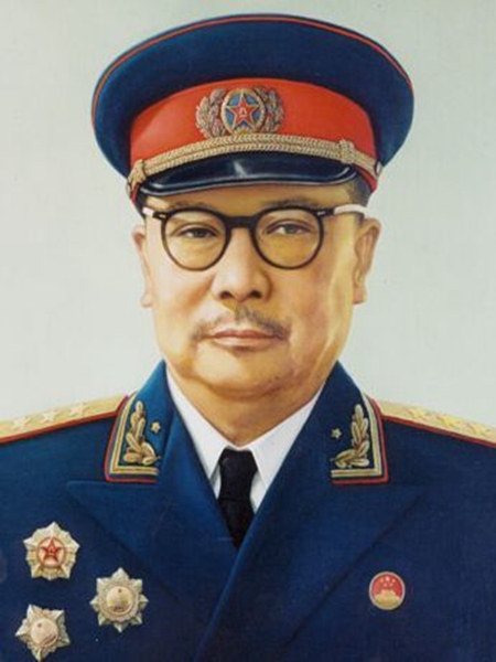 李克农(1899—1962)安徽巢县人
李克农，又名漫梓，其他曾用名和化名很多。1899年出生于安徽巢县。少年时代在芜湖长大，上安徽公学时积极参加五四运动并成为当地的学生领袖。在北伐战争的洪流中，他加入了中国共产党。1927年国民党发动“四一二”反革命政变后，李克农在上海与同乡好友、著名艺术家阿英一起在春野书店做文化工作，后任沪中区委宣传委员。1929年冬，周恩来让他与钱壮飞、胡底一起打入敌特内部。从此为中国革命获取大量的情报。在很难看到硝烟的隐蔽战线上，他所建立的功勋虽长期不为人所知，却起到党和军队守护神的特殊作用。1955年，这位从来没有指挥过火线交锋的神秘人物也被授予上将。来源：《中国共产党新闻网》