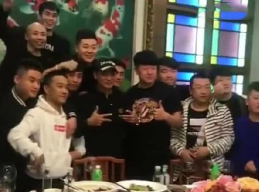 YY主播舞帝大佛被任达华遗忘,大佛自嘲网红离