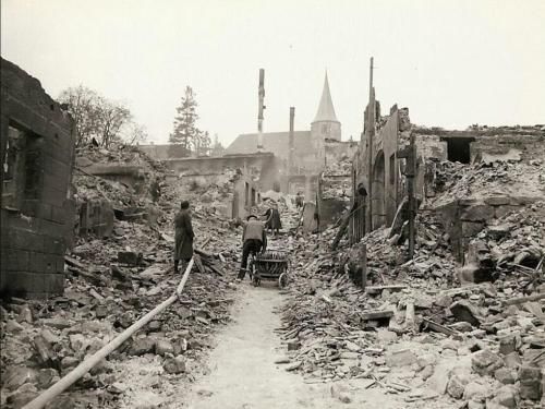 该国家在二战中鼓励小日本入侵中国,结果只用