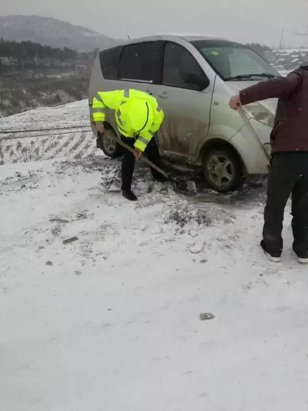 大雪导致高速封闭,大量货车滞留!孝昌这群人的