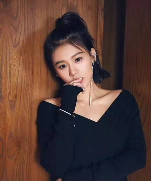 马思纯胖若2人,肩宽背厚到底该怎么穿衣才好看